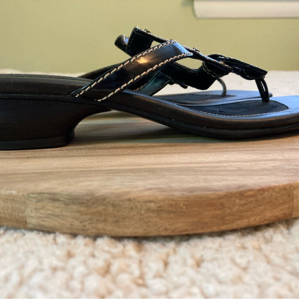 Aerosole women’s black sandals, size 9 1/2 - Picture 3 of 7